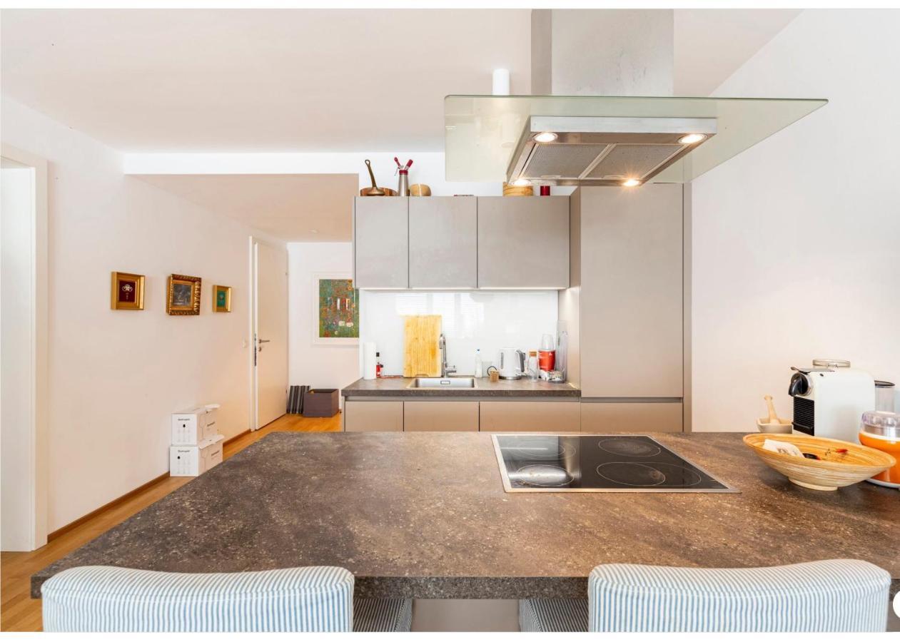 In Luxury Apartment, Near Hauptbahnhof Guest house