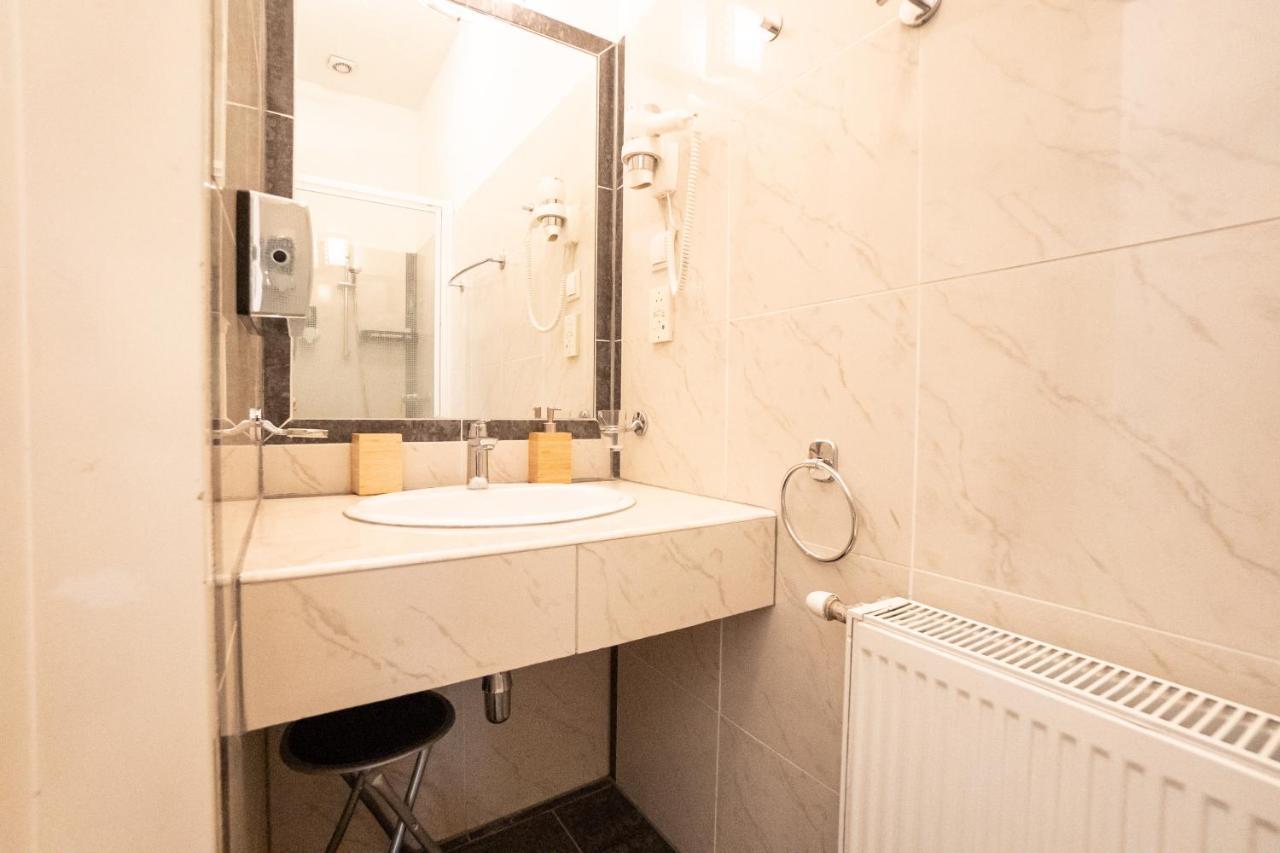Spacious With A King-size Bed * Vienna