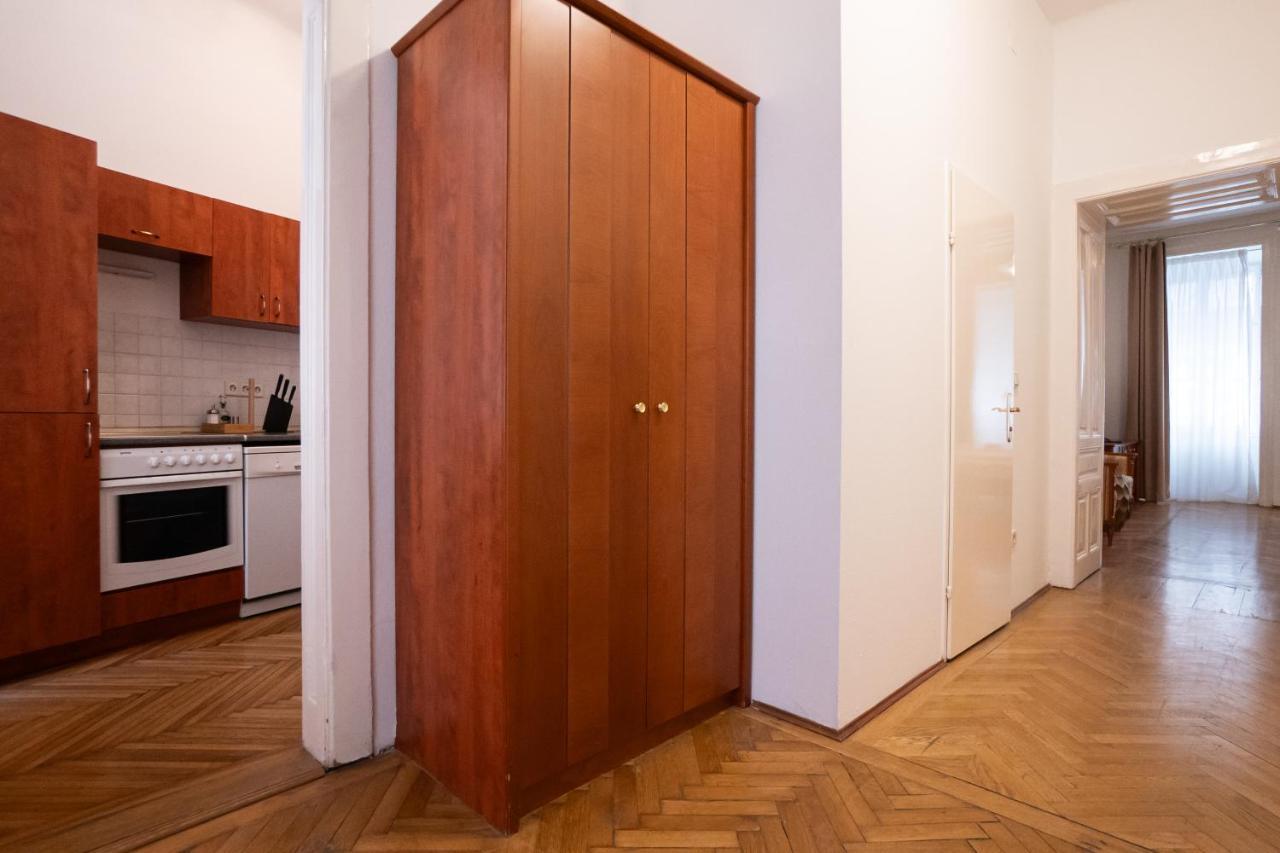 Spacious With A King-size Bed * Vienna