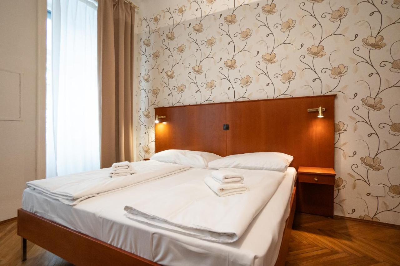 Spacious With A King-size Bed