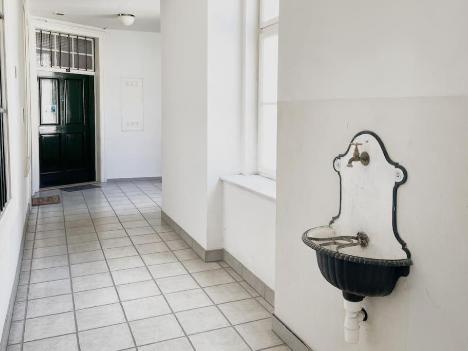 Apartment Stylish Designer At The Center Of Naschmarkt *