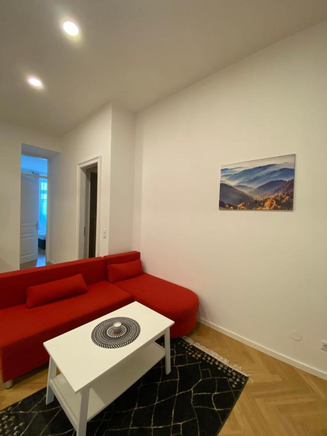 Sweet Landstrasse T1 *