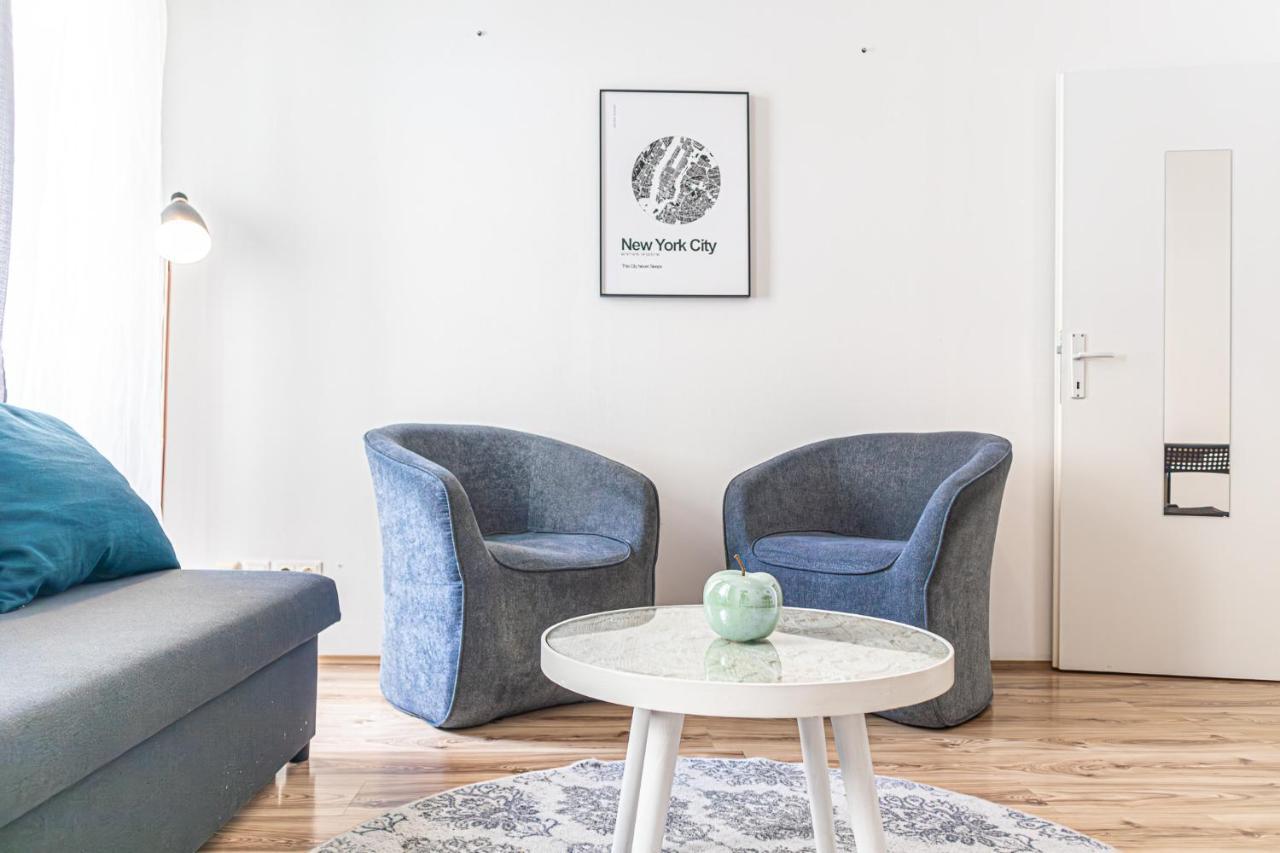 Attractive 1br And 1 Lr Comfortable Design, Great Location Apartment