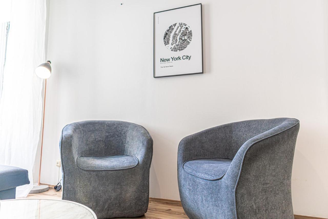 Attractive 1br And 1 Lr Comfortable Design, Great Location *