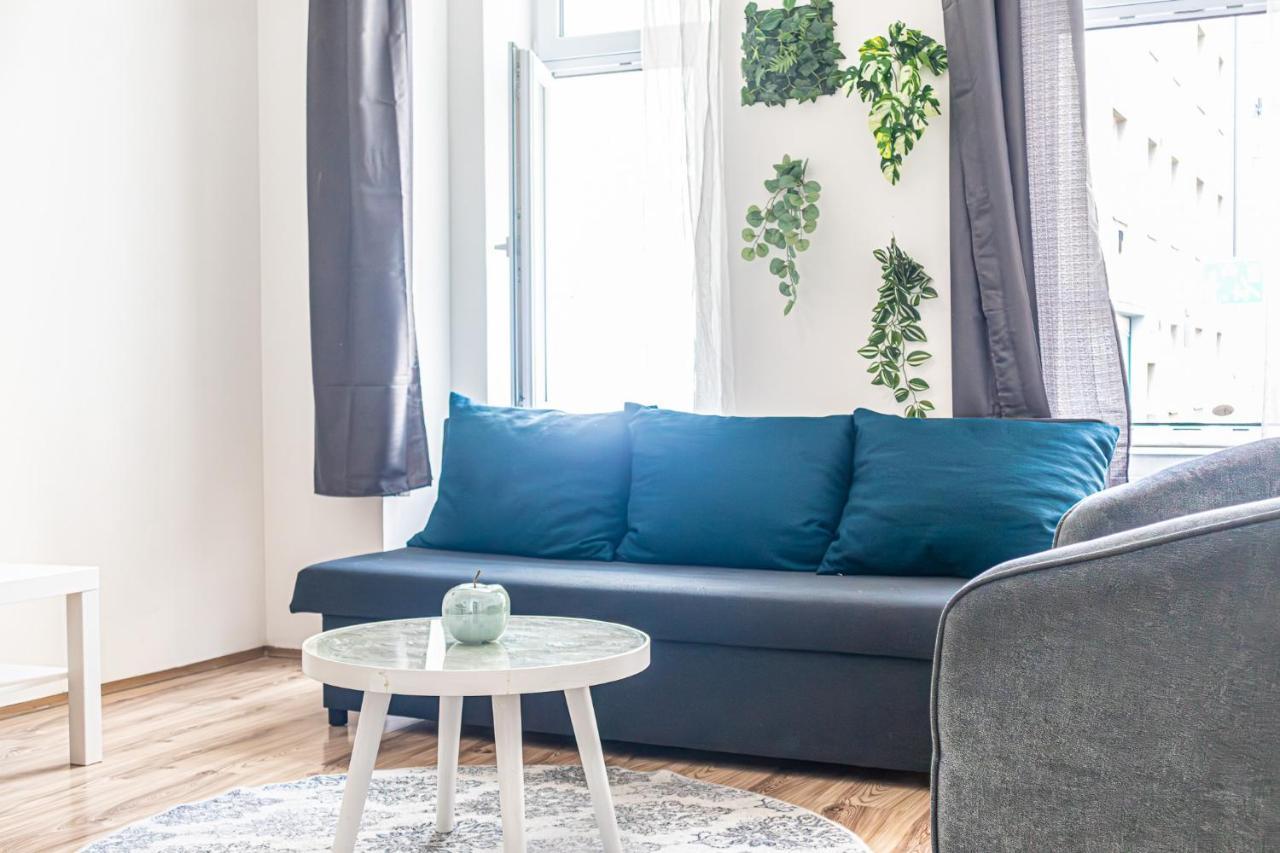 Attractive 1br And 1 Lr Comfortable Design, Great Location Apartment *