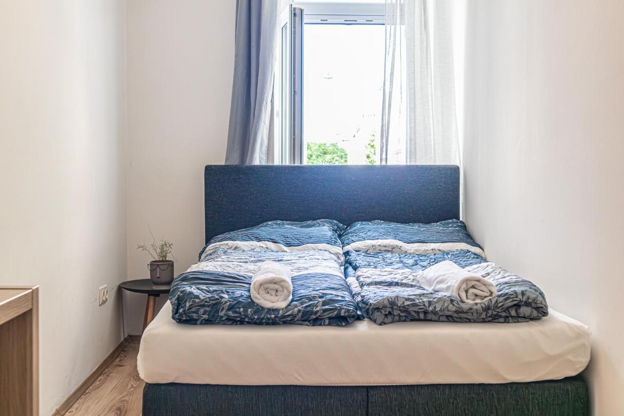 Attractive 1br And 1 Lr Comfortable Design, Great Location Apartment