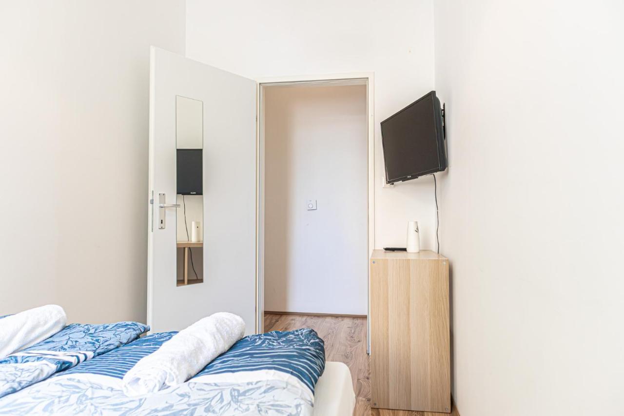 Apartment Attractive 1br And 1 Lr Comfortable Design, Great Location