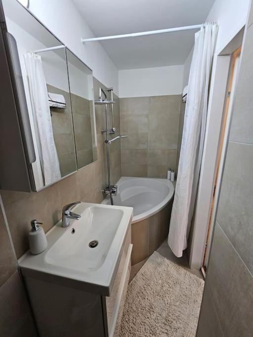 Affordable In Vienna's Hotpoint *