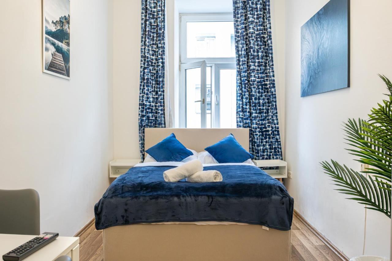 Modern Comforts: Chic Centrally Located * Viena