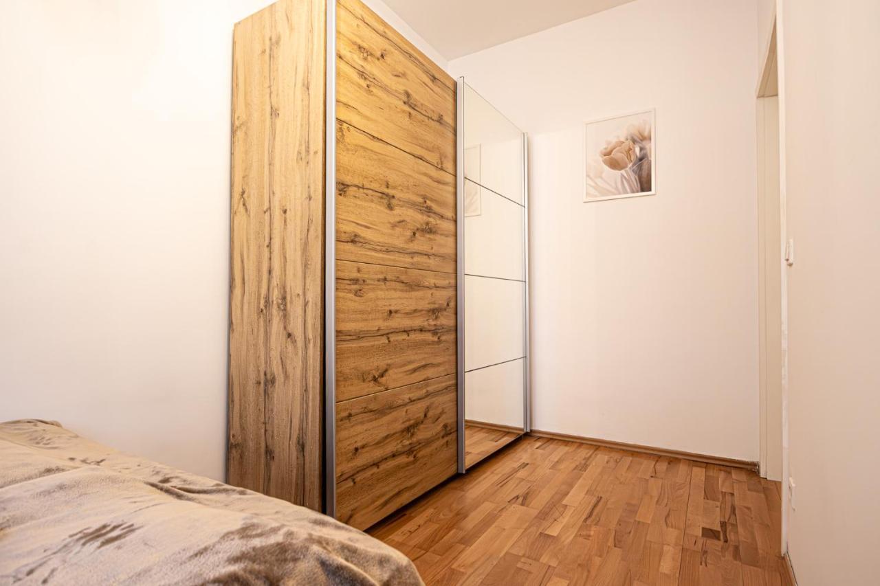 Like 2br Near Penzing *