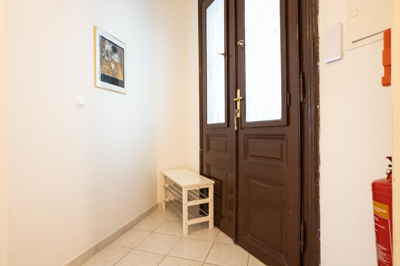Central Spacious With A King-size Bed Appartamento