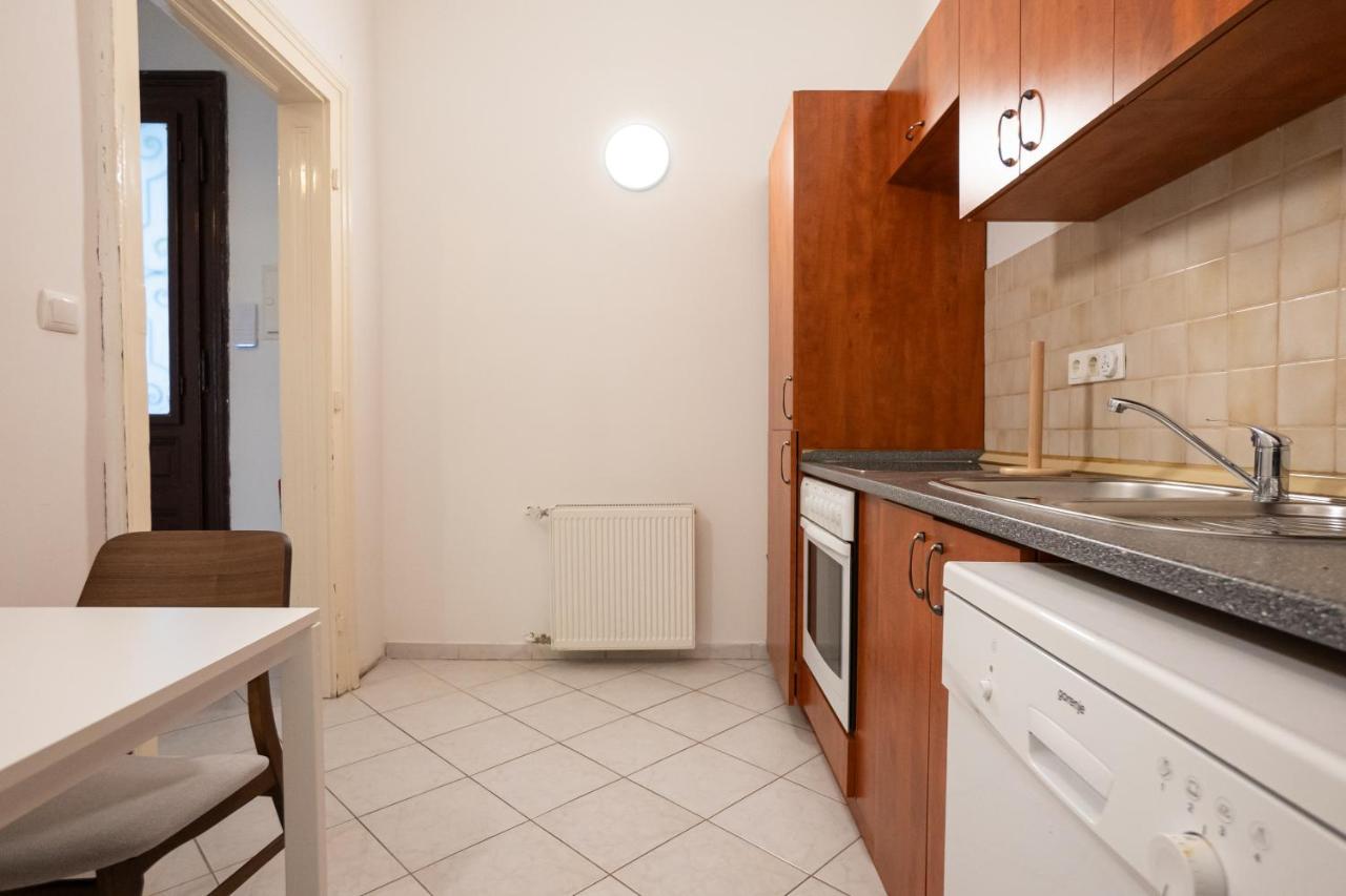 Central Spacious With A King-size Bed *