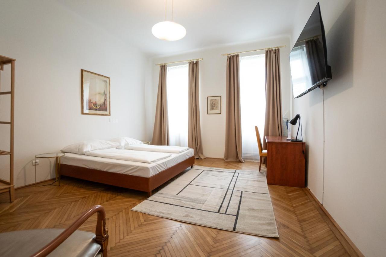 Appartamento Central Spacious With A King-size Bed