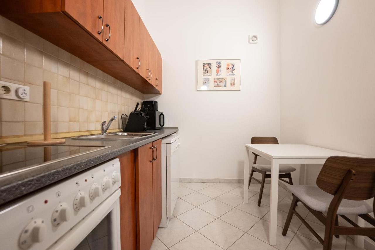 Central Spacious With A King-size Bed