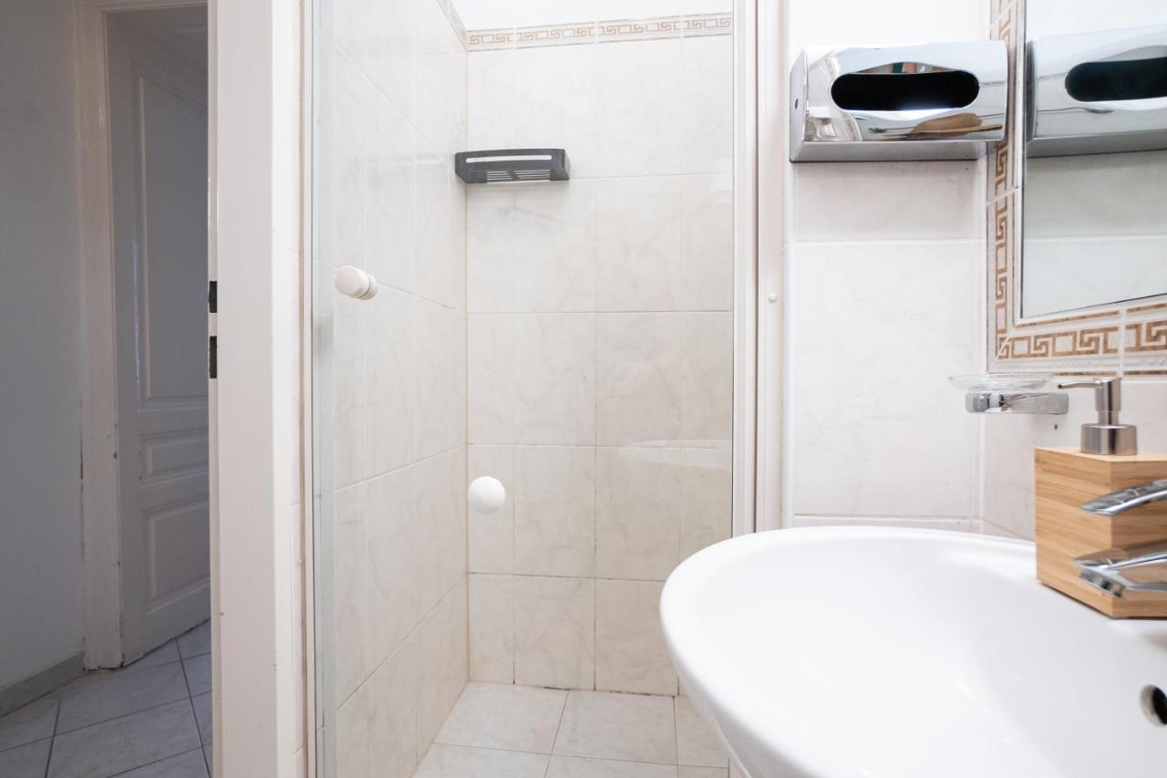 Central Spacious With A King-size Bed