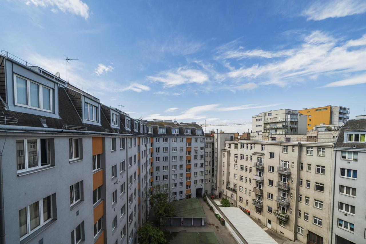 Central 70m Flat Close To Subway Apartment