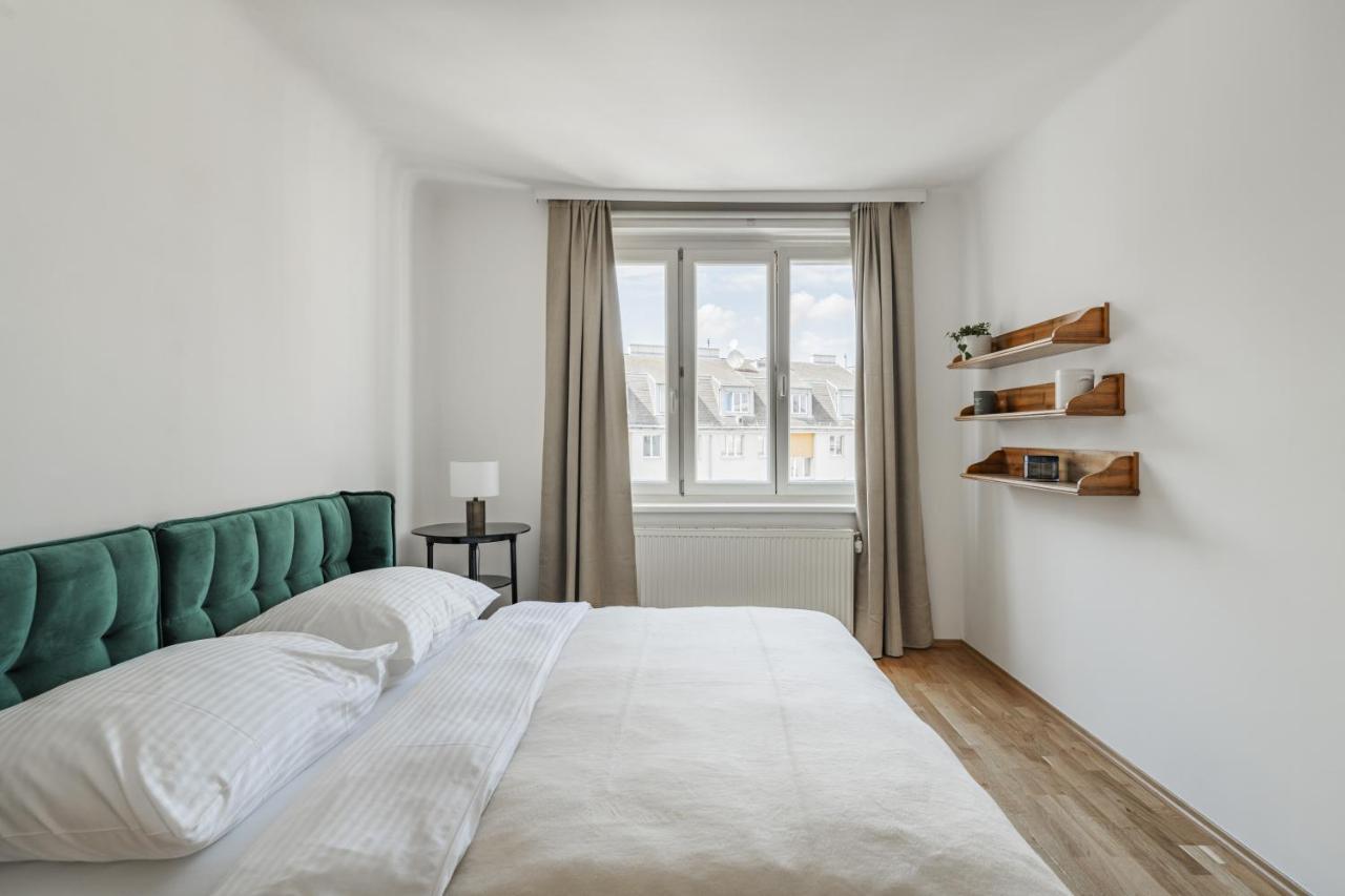 Central 70m Flat Close To Subway Apartment