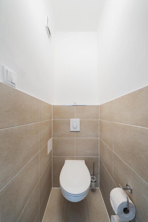 Central 70m Flat Close To Subway Apartment
