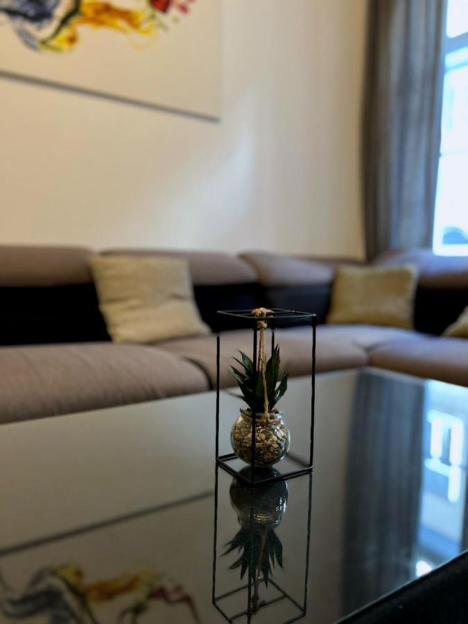 Apartment Magic Moment *