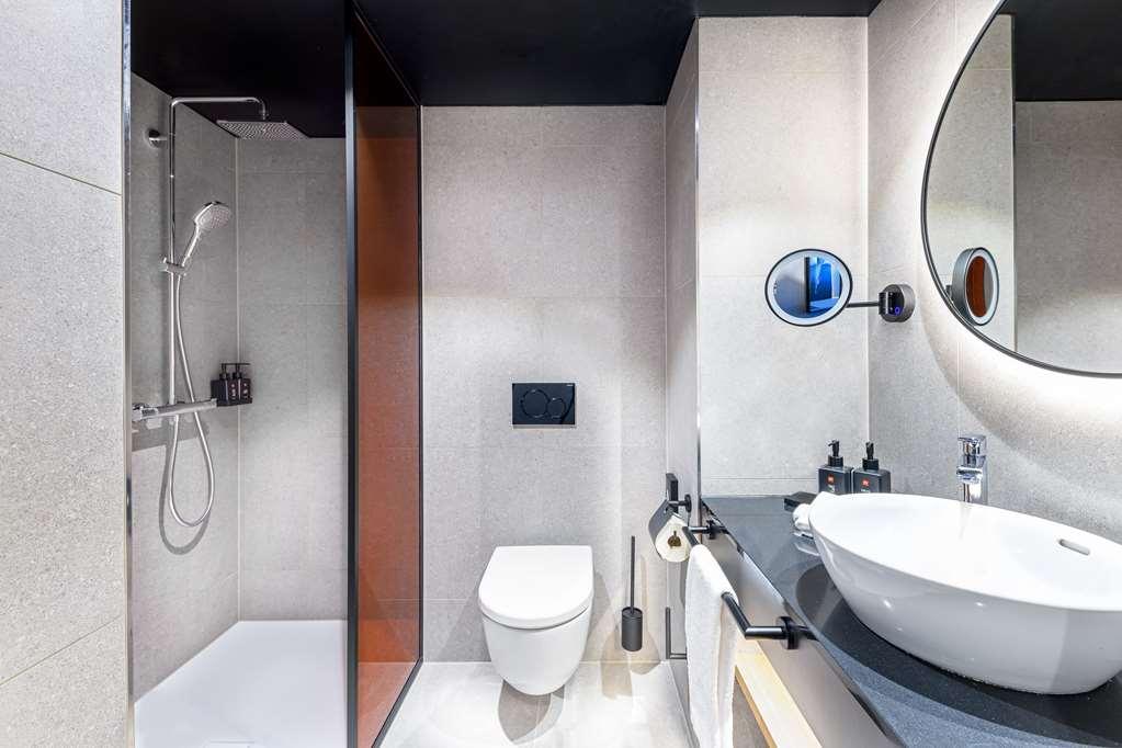Radisson Red Hotel,