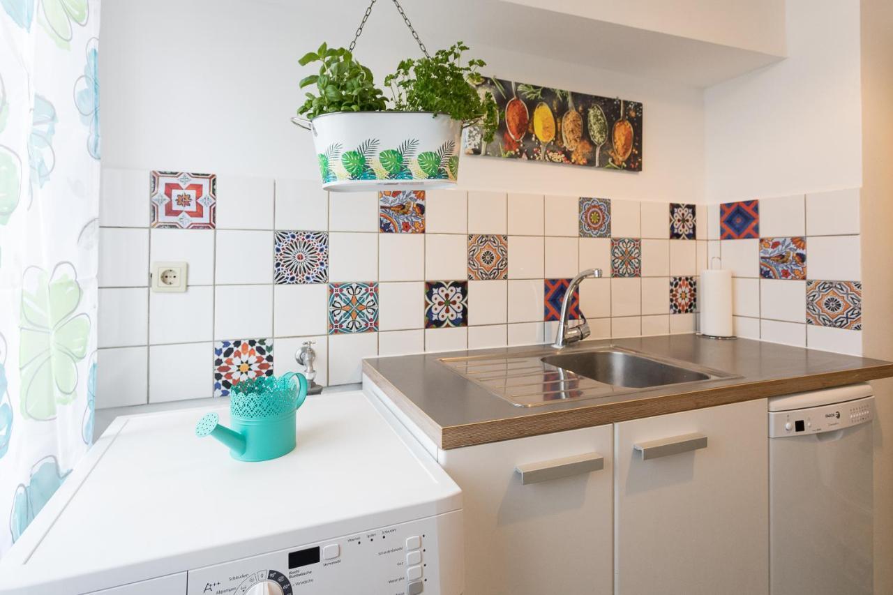 French Balcony - 45m² - Szeneviertel Apartment Vienna