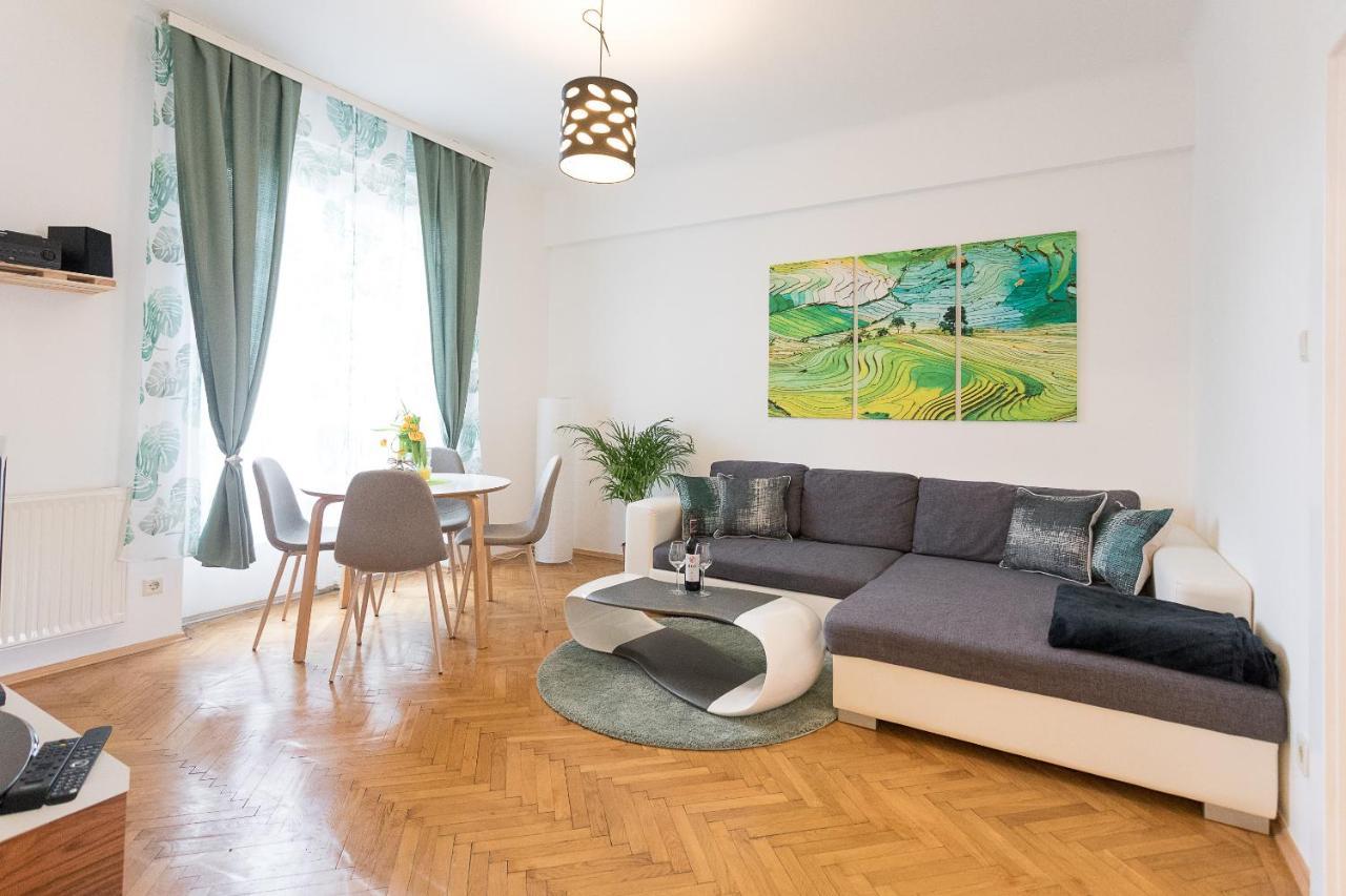 French Balcony - 45m² - Szeneviertel Apartment *
