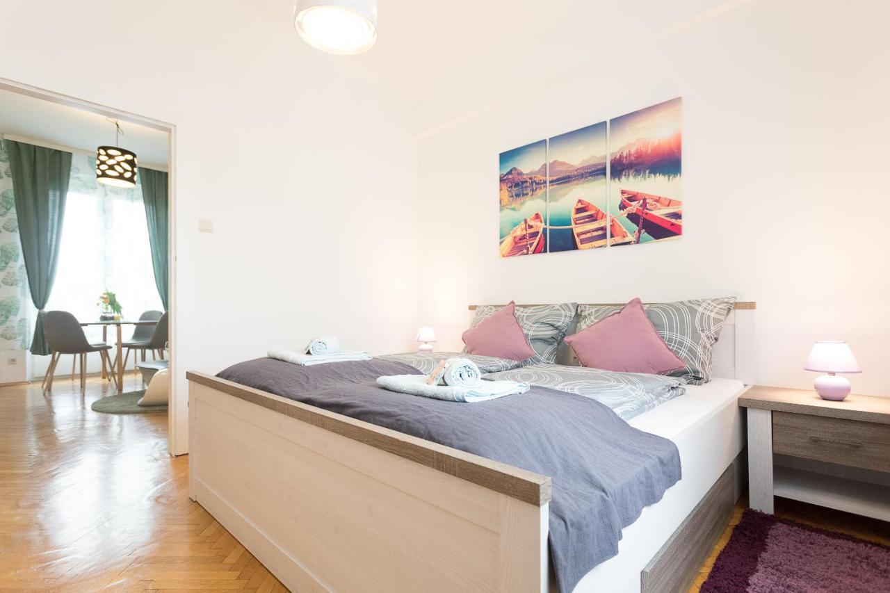 French Balcony - 45m² - Szeneviertel Apartment *