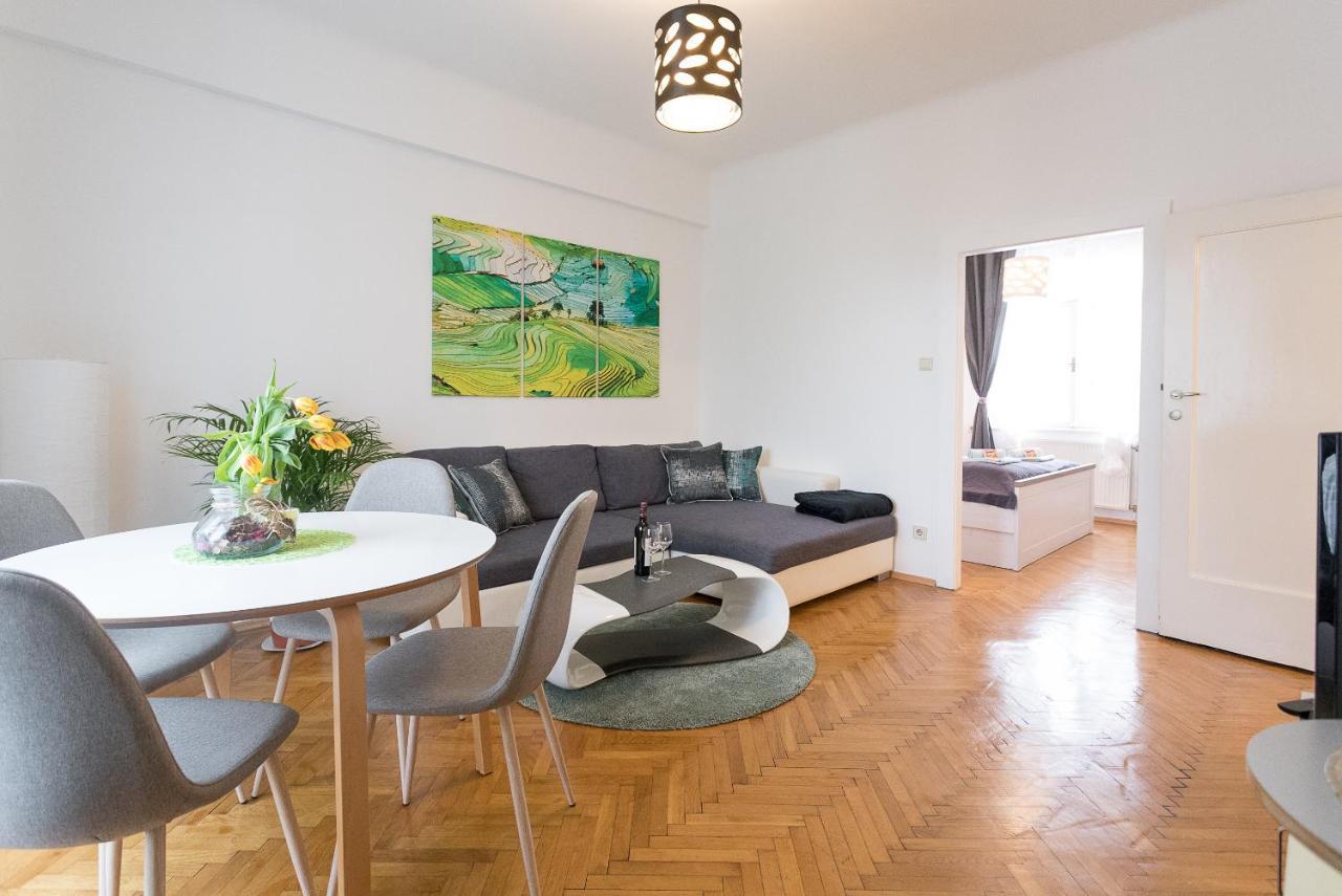 French Balcony - 45m² - Szeneviertel Apartment Vienna