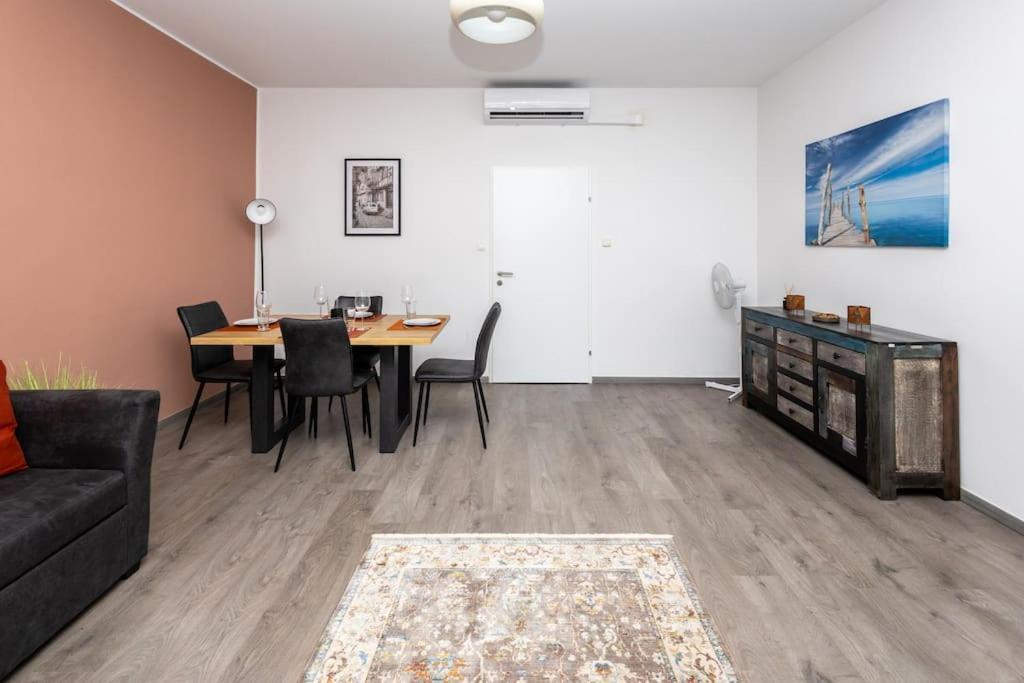 Enjoy Apartments, Quiet Street, With Two Bedrooms Sleeps 6 Ac Vienna
