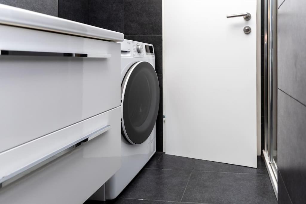 Apartment Enjoy Apartments, Quiet Street, With Two Bedrooms Sleeps 6 Ac *