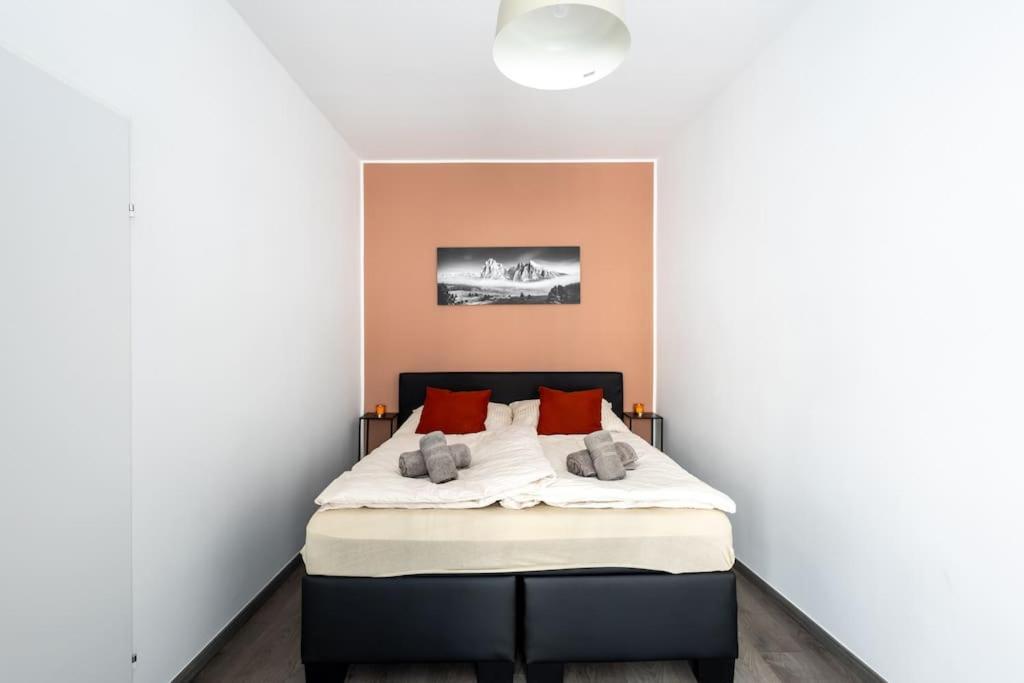 Apartment Enjoy Apartments, Quiet Street, With Two Bedrooms Sleeps 6 Ac *