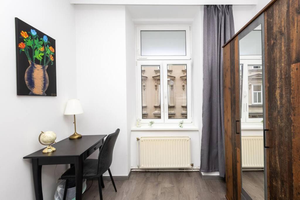 Apartment Enjoy Apartments, Quiet Street, With Two Bedrooms Sleeps 6 Ac *