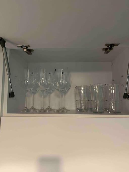 Enjoy Apartments, Quiet Street, With Two Bedrooms Sleeps 6 Ac