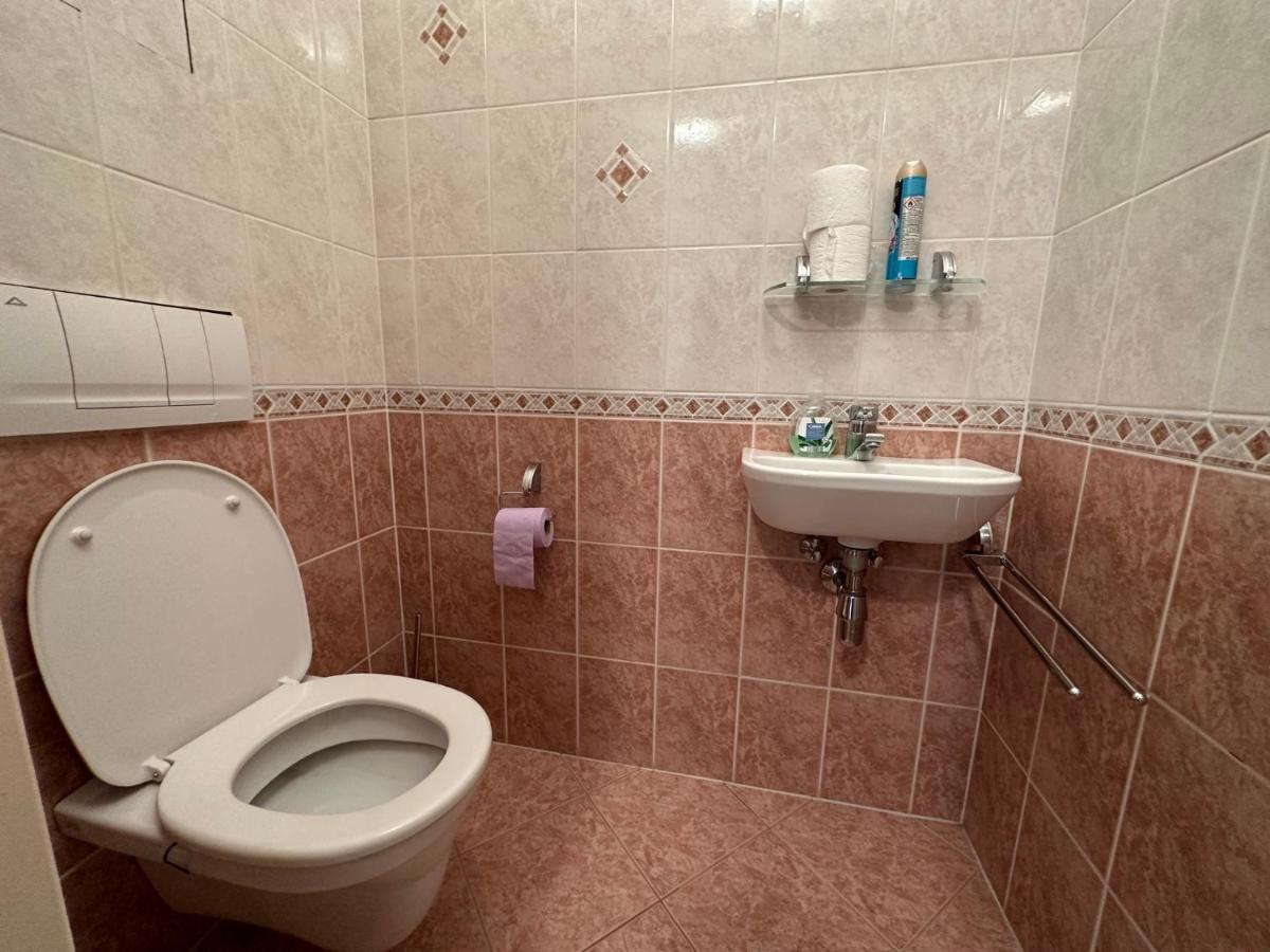 Feelhome-prater-ausblick-terrasse-6 Gaeste-wifi-smart Tv Apartamento Viena
