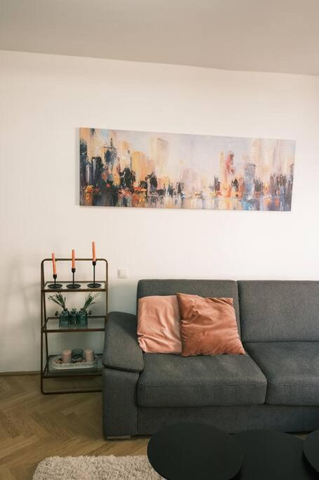 Pink Prater Apartment