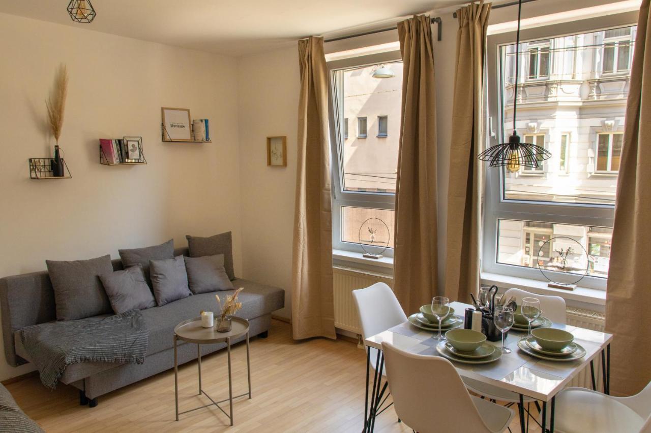 Modern - Neu - Gemutlich - Self Checkin - Zentral - Strassenbahn 38 Zum Ring Apartment *