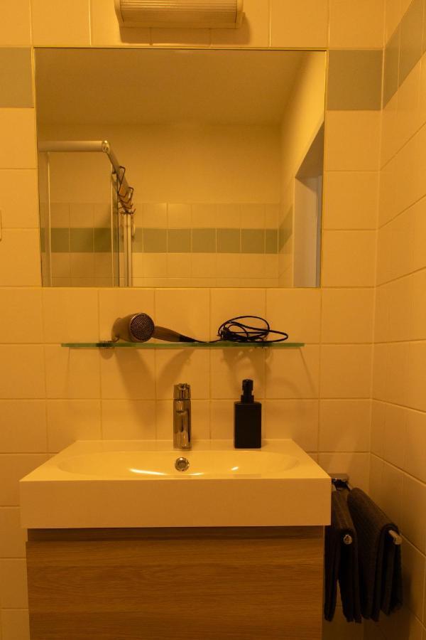 Modern - Neu - Gemutlich - Self Checkin - Zentral - Strassenbahn 38 Zum Ring Apartment *