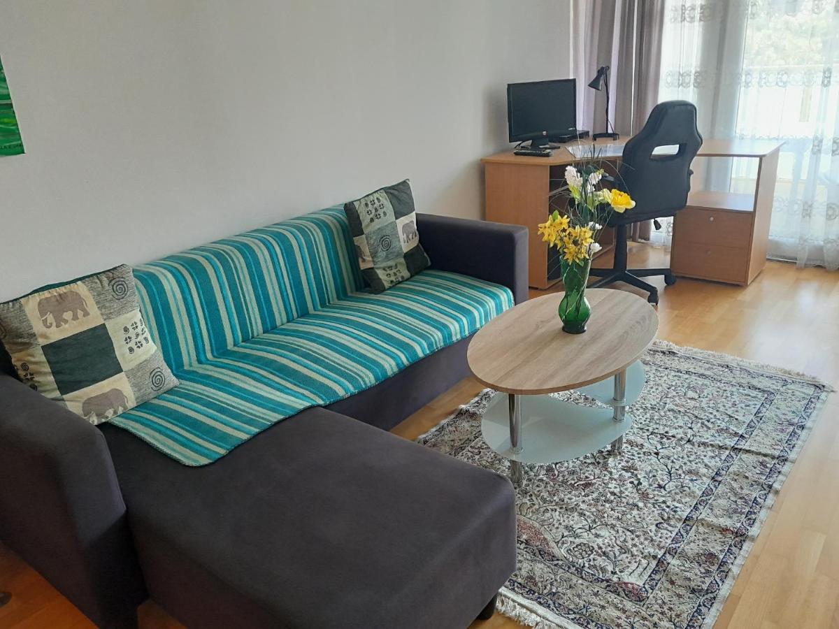 Apartment Serviced With Sunny Balcony