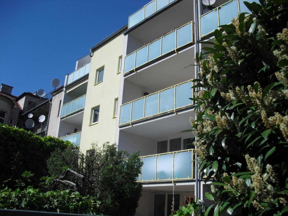 Serviced With Sunny Balcony *