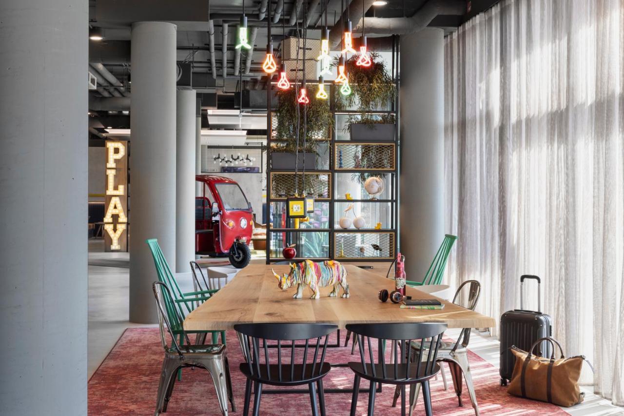 Moxy East Hotel