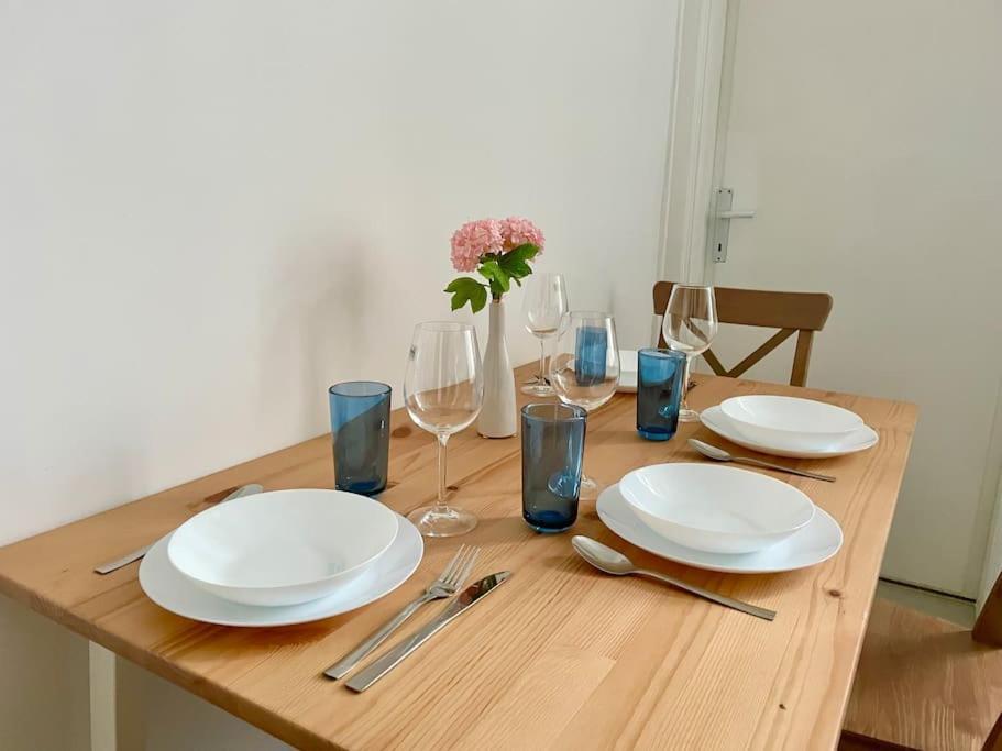 15 Min To Center - Free Parking - Sunny & Quiet Appartamento *