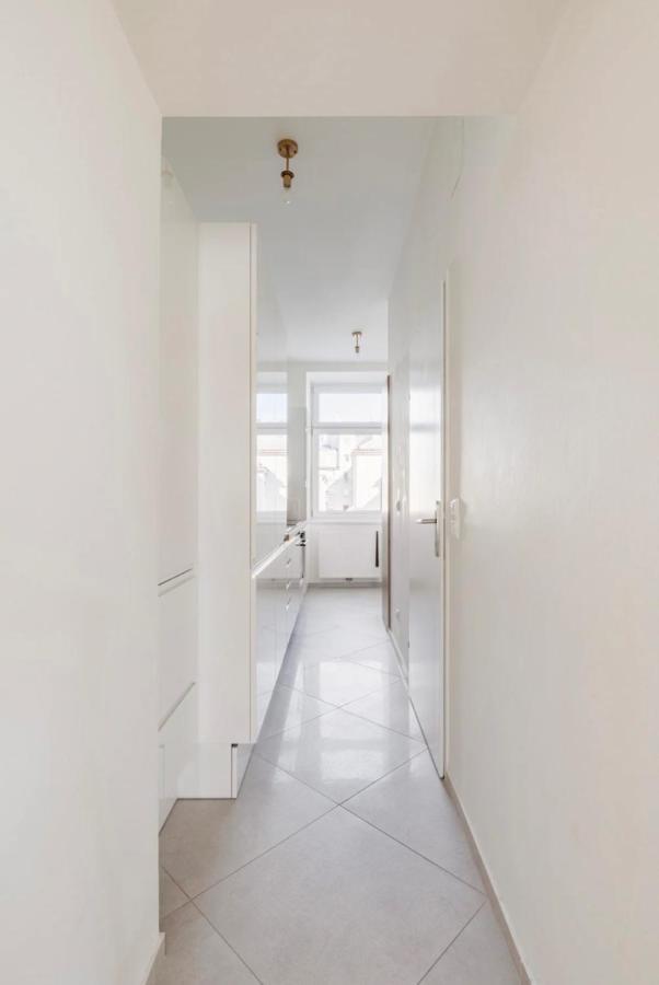 Near Hauptbahnhof - Kingsize Bed *