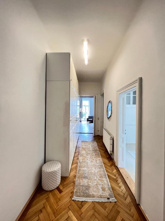 Apartment Iconic Suite_@o&r *