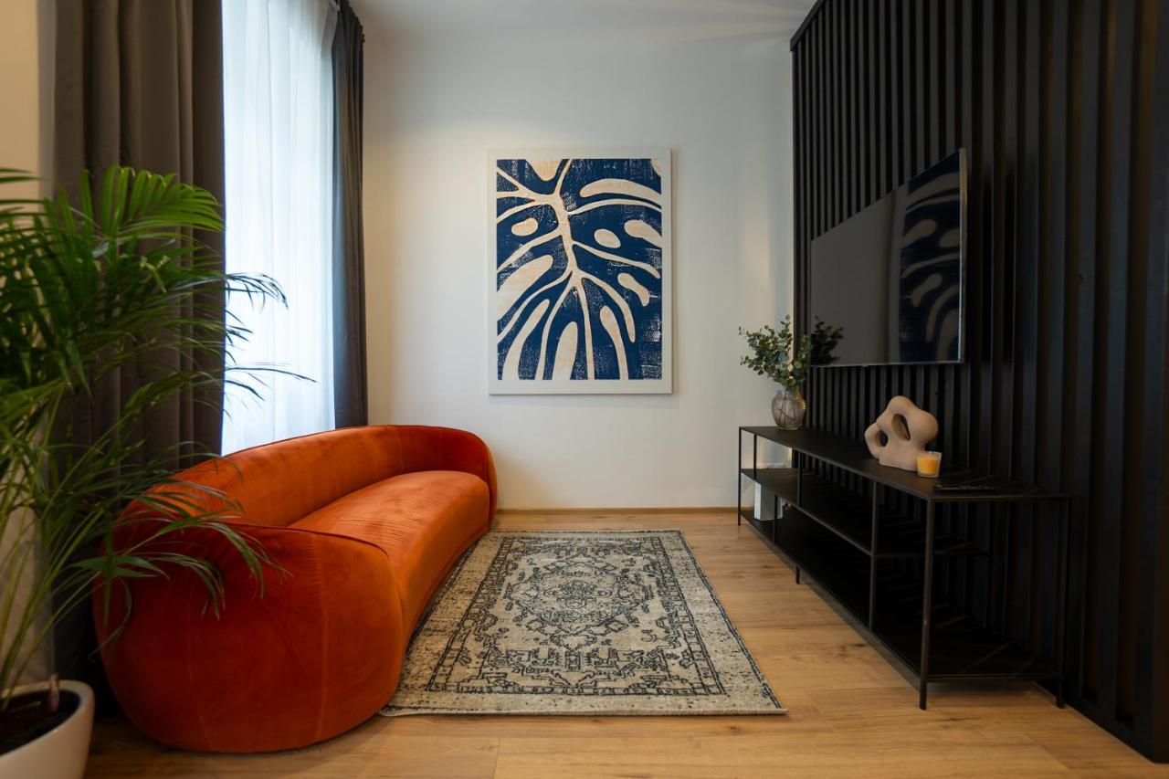 Apartment 2-rooms 10 Min Away From Center *