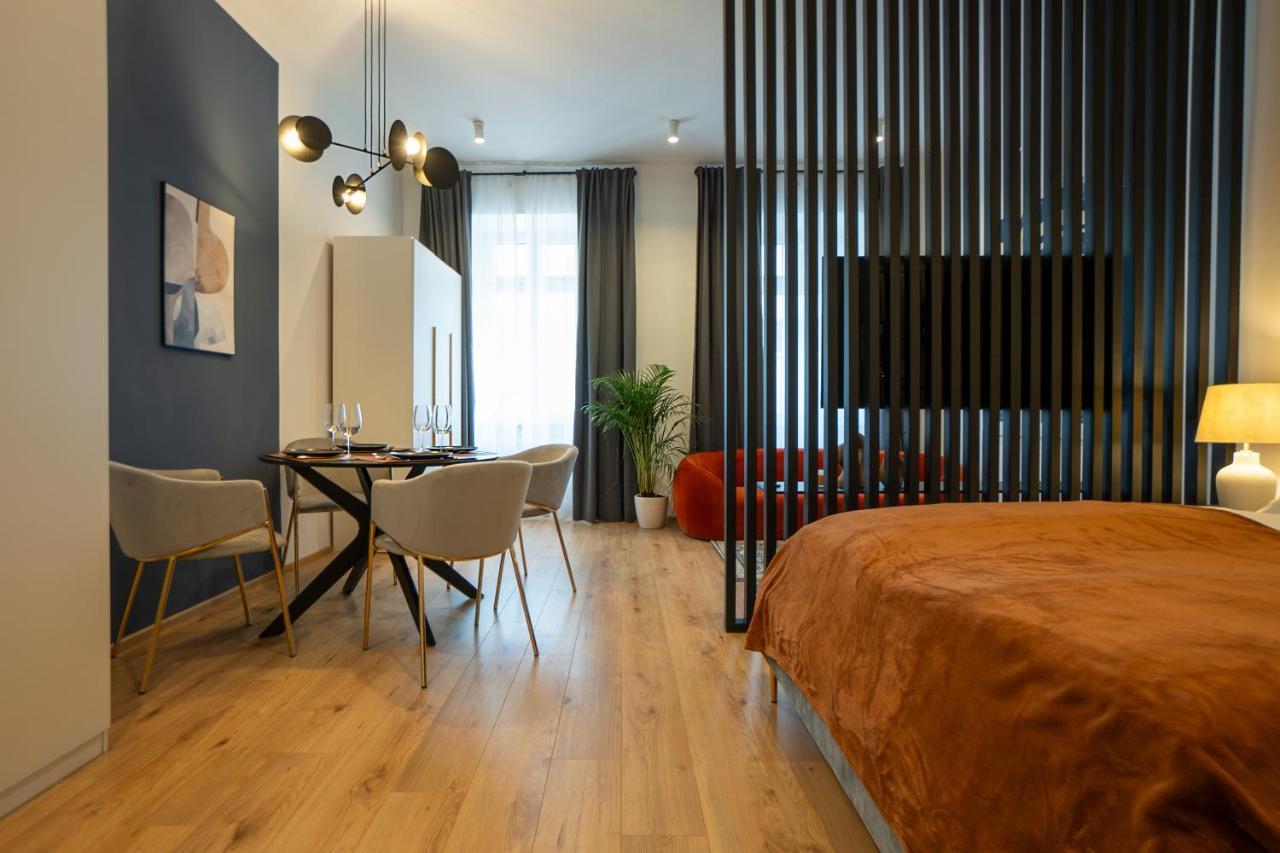 Apartment 2-rooms 10 Min Away From Center *