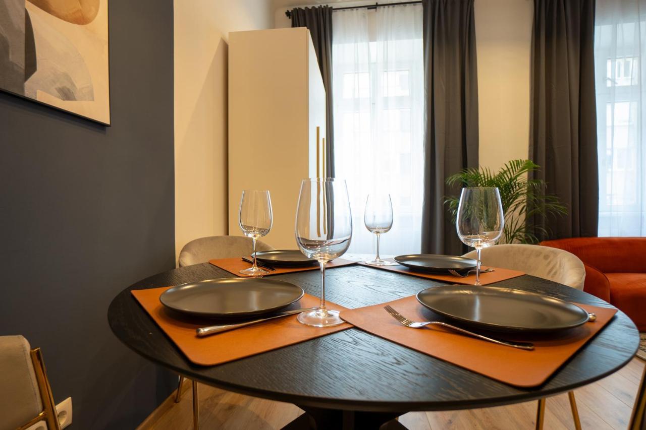 2-rooms 10 Min Away From Center Apartment *