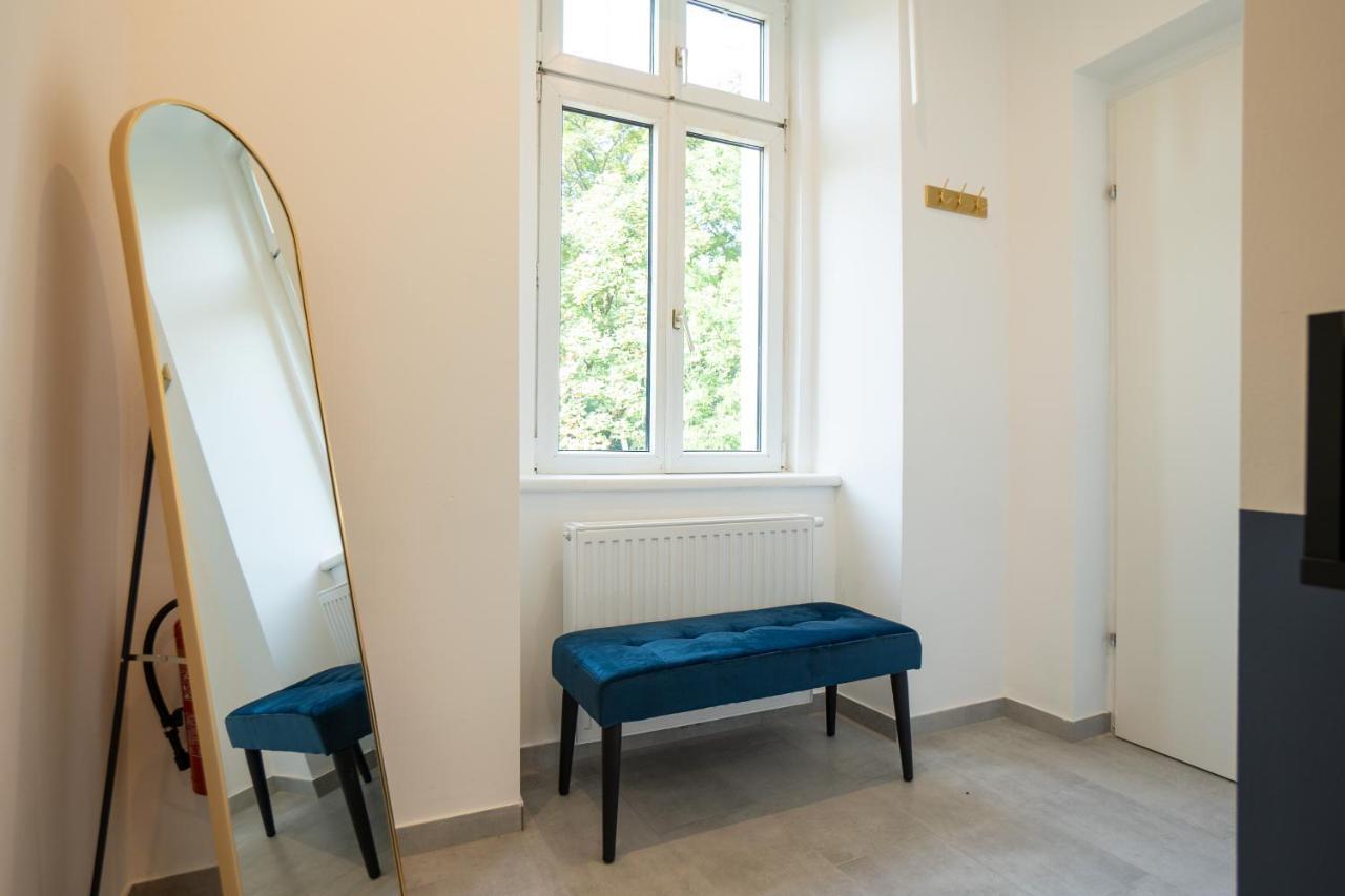 Apartment 2-rooms 10 Min Away From Center *