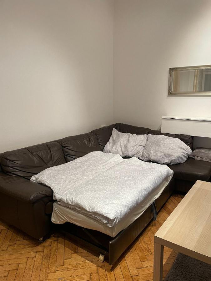 Apartment 1080 *