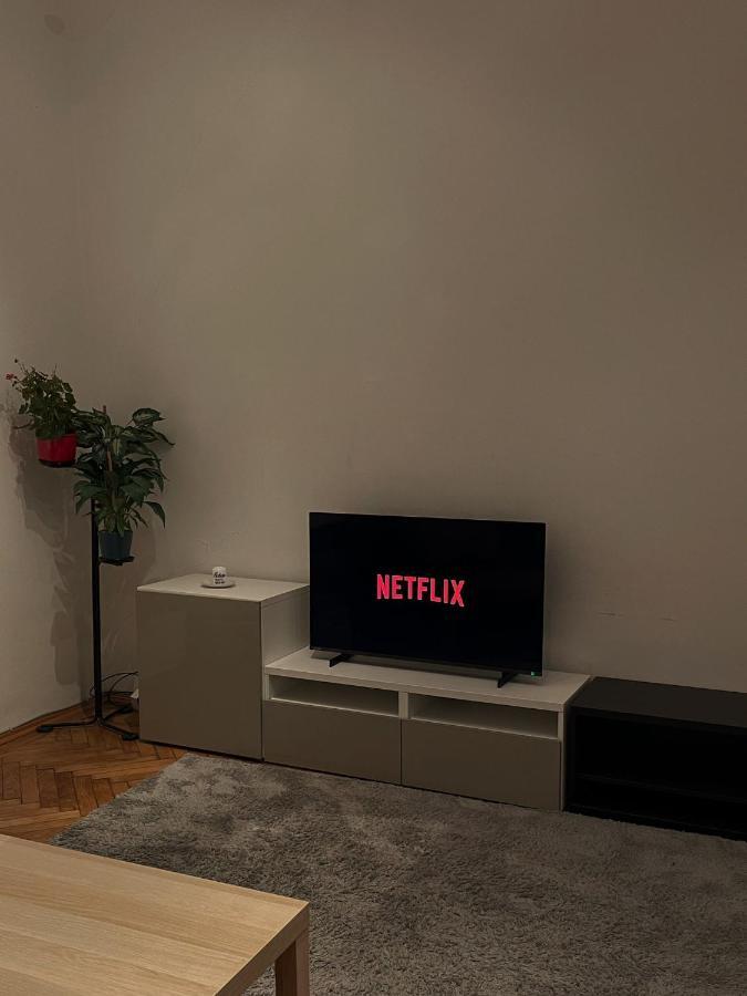 Apartment 1080