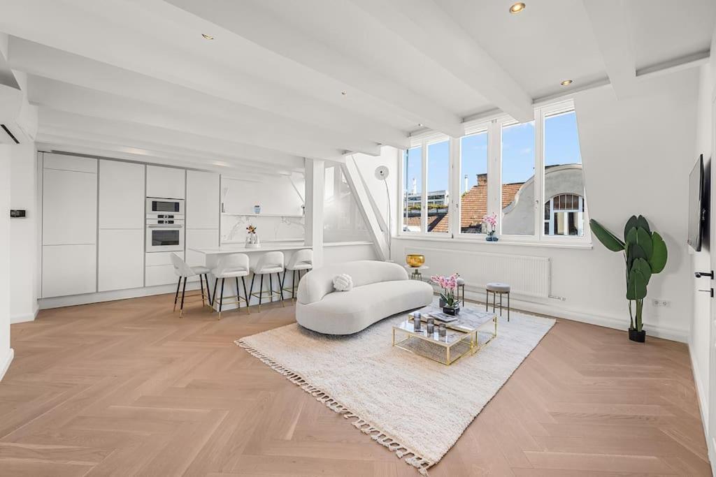 Designer Penthouse With Balcony Vienna